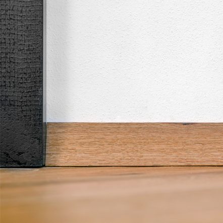 Dettaglio battiscopa in rovere